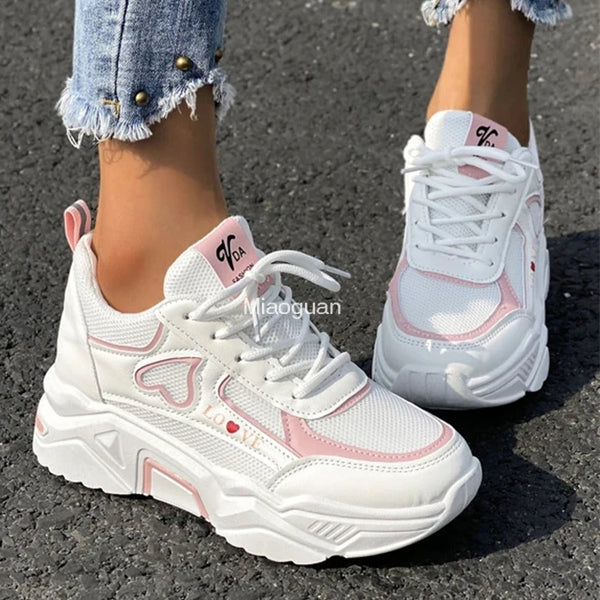2024 New Letter Graphic Lace-up Wedge Sneakers Women Breath Thick Bottom Shoes Lace-Up Flat Leisure Shoes Outside Fashion Casual